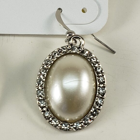 Charming Silver-Tone Teardrop Pearl Earrings – Rhinestone Halo Elegance Jewelry - Picture 6 of 7